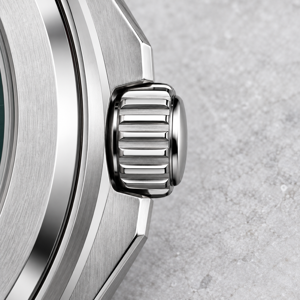 Facet 01 — Steel / Green / Bracelet. Gallery view 3.