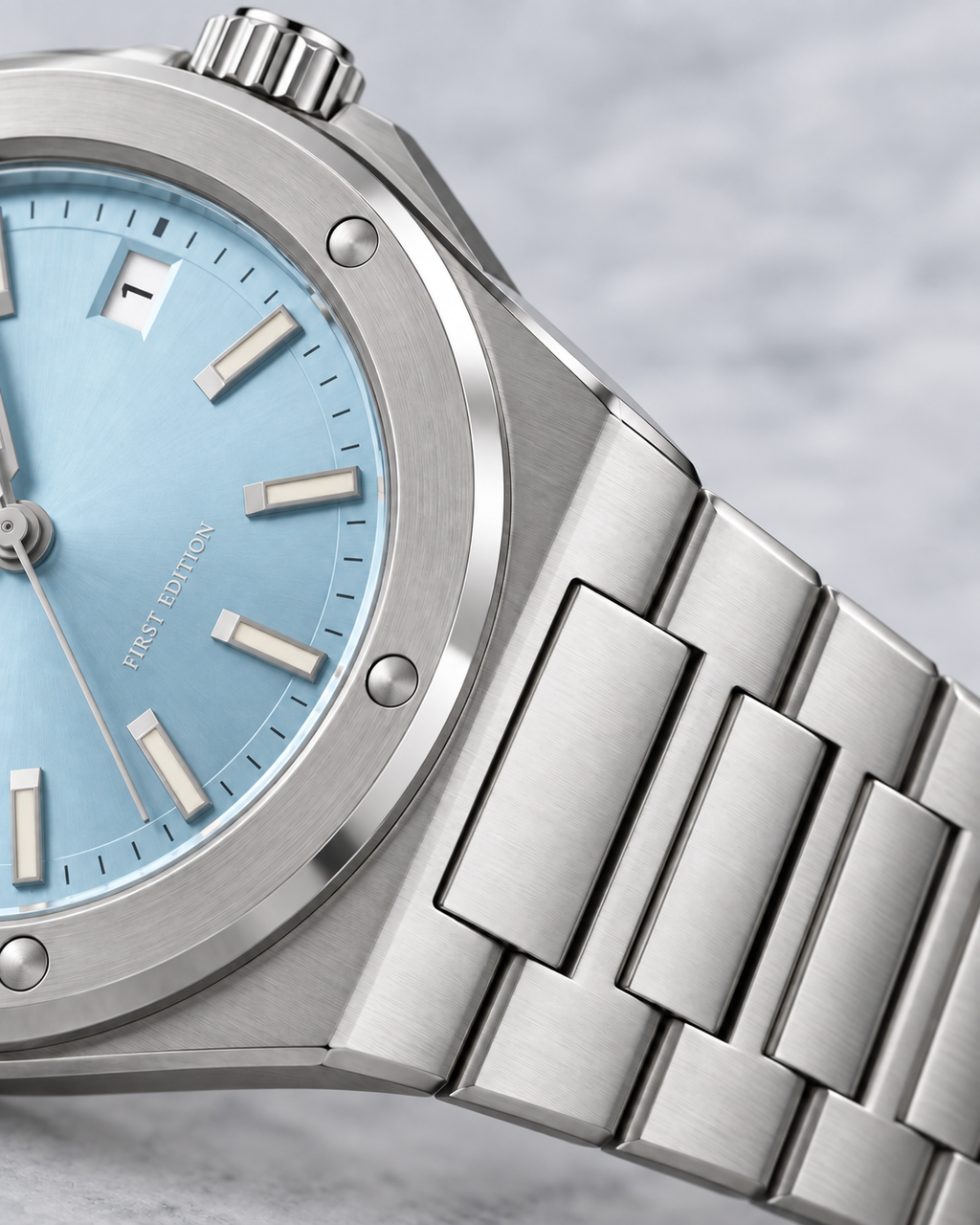 Facet 01 — Steel / Ice Blue / Bracelet. Gallery view 2.