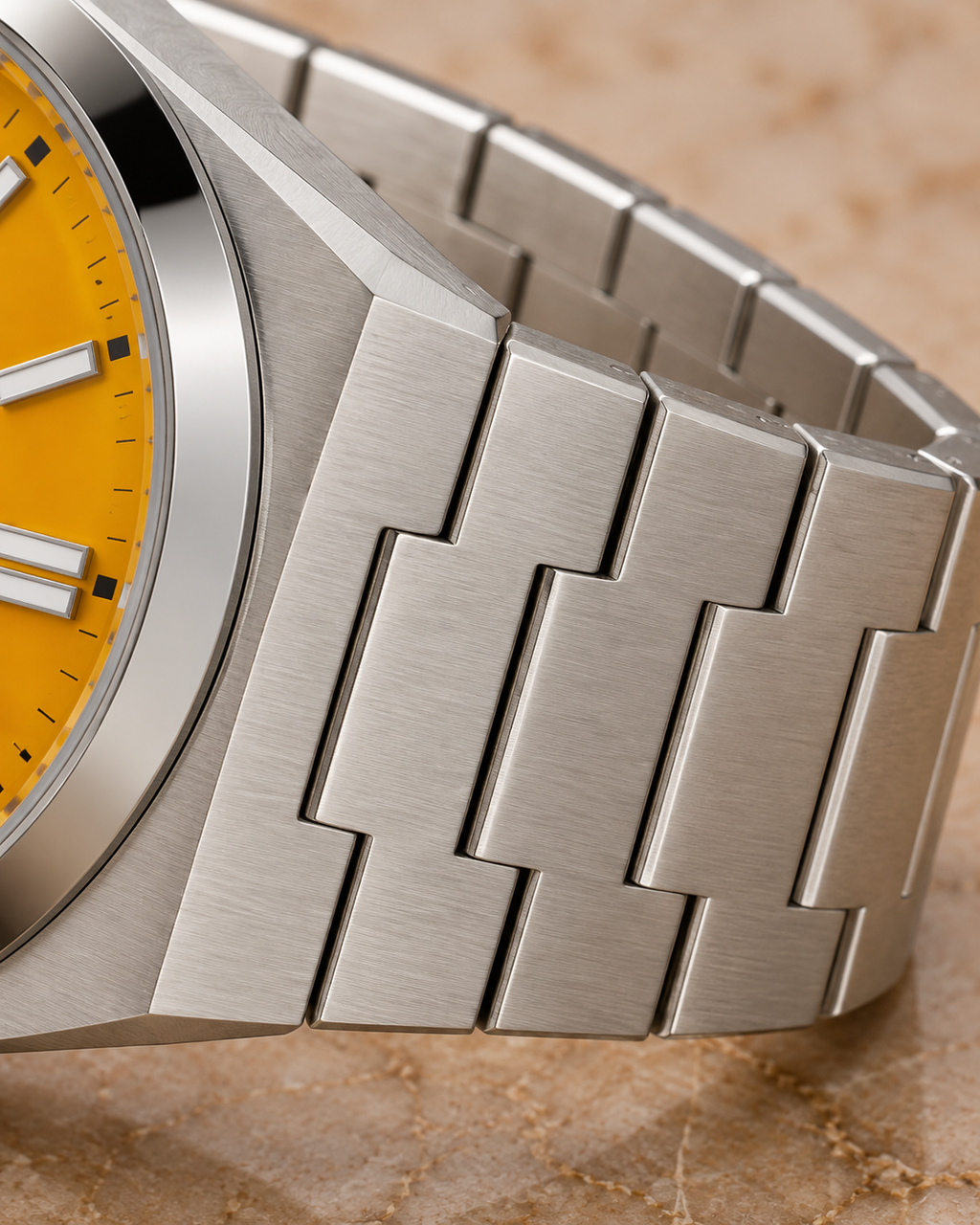 Vale 03 — Steel / Yellow. Gallery view 2.